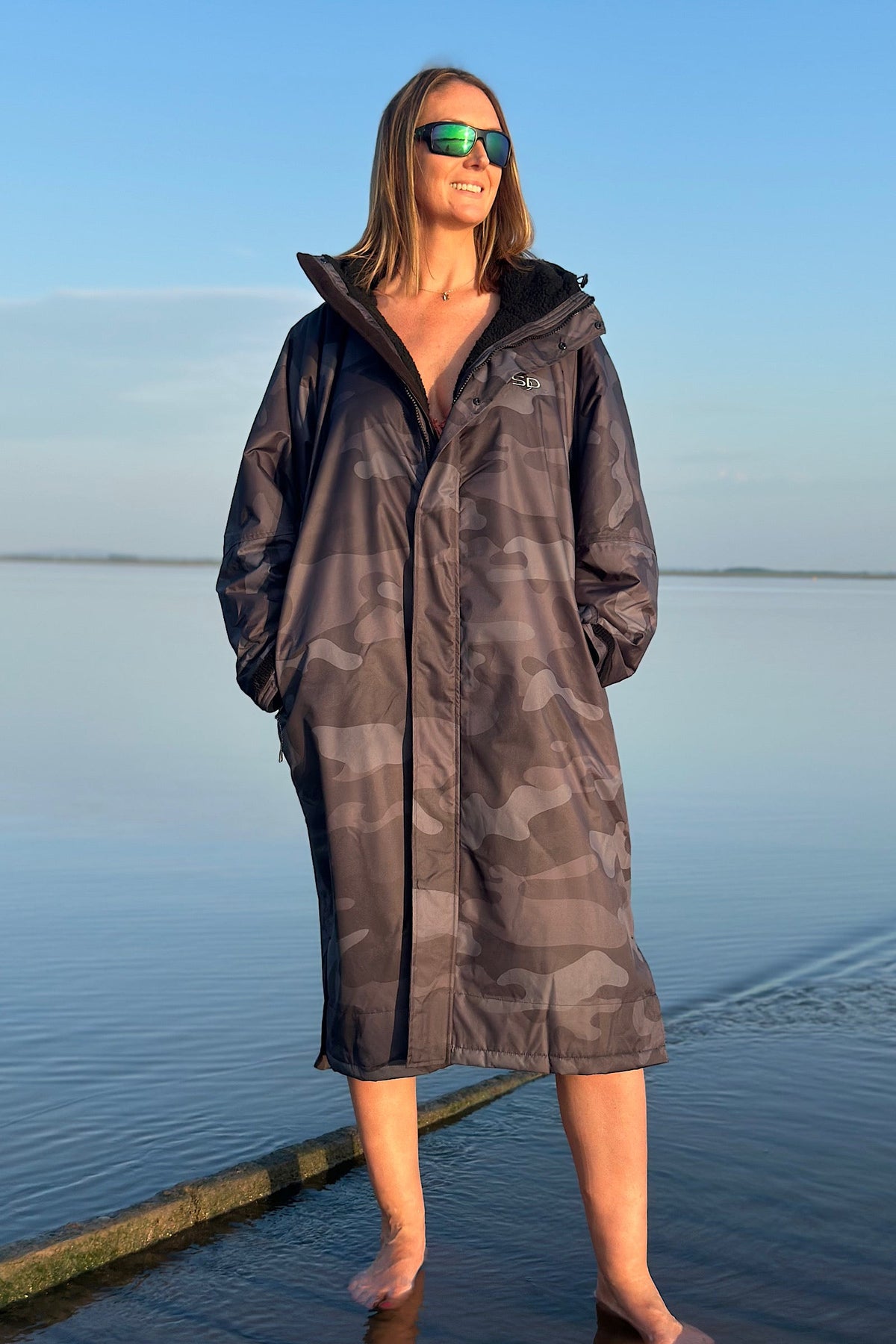 Women’s Waterproof Changing Robes – Style, Warmth & Performance