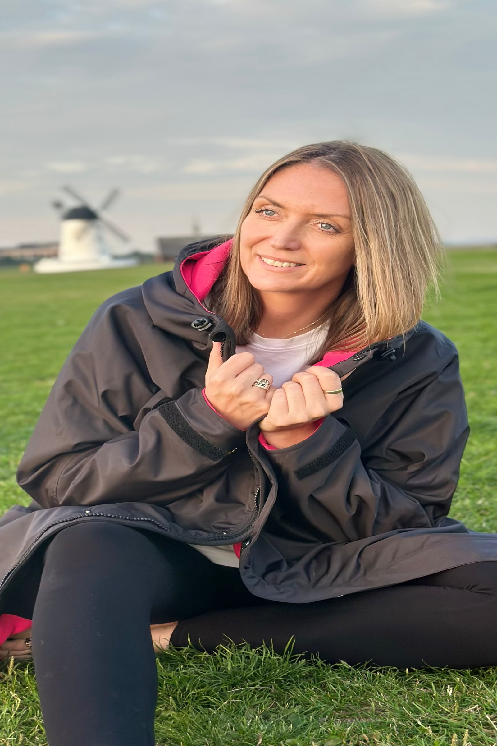 Women's Waterproof Changing Robe - Stay Dry CamoLite - Black/Pink StayDry Coats
