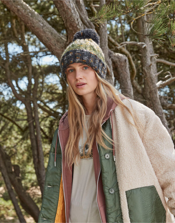 Oversized Bobble Hats – Fun, Warm, and Unmissably Bold Stay Dry Coats 
